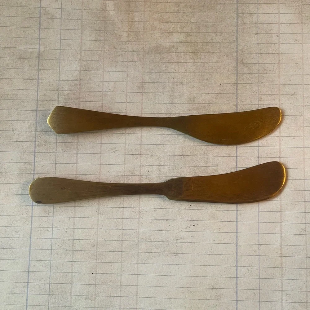 BRASS ENGRAVED CANAPE KNIVES